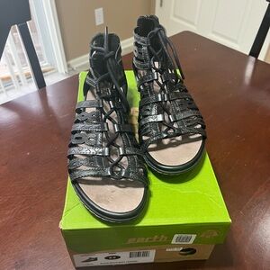 Women's Size 8 Earth Tidal Black Gladiator Sandal-worn once